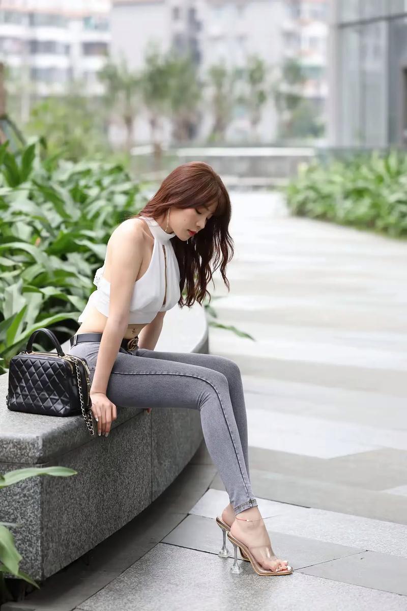 二婚真的难遇真感情吗？还真有点难。很多二婚夫妻爱情基础薄弱，不像初婚那样有深厚爱