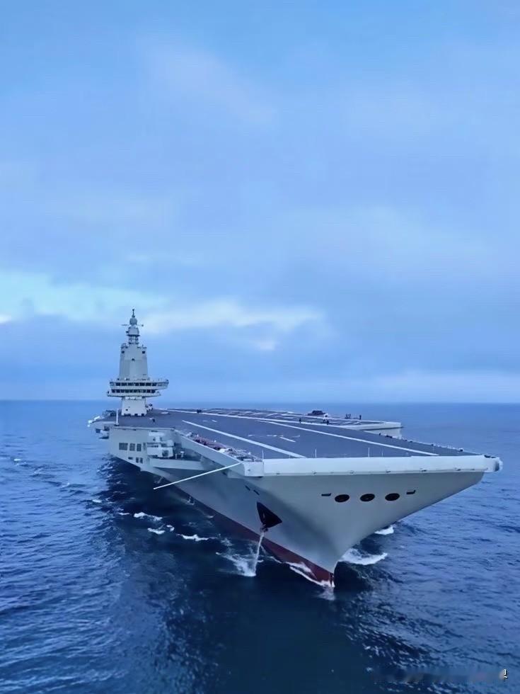 从甲午之殇到三航母时代！他们越说我们越强。
当中国只有一艘航母时，西方炒作“威胁