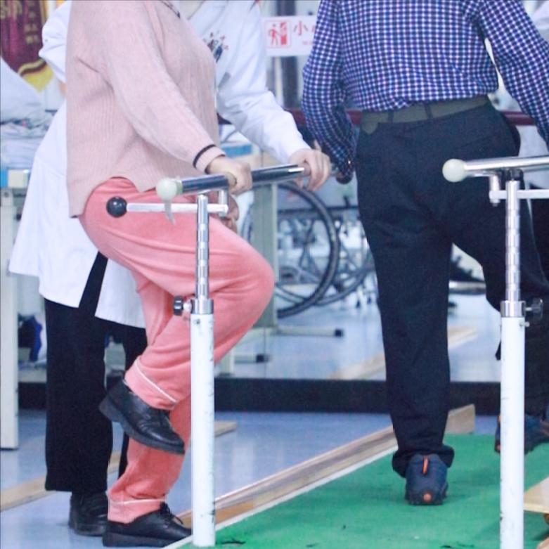 偏瘫过冬三件事，做好了一辈子不愁！
第一件事：保暖重点保护偏瘫侧
偏瘫那边的胳膊