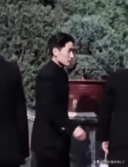 共和国长子，永远让人扼腕叹息
 
提起这位共和国长子，老一辈人无不心生感慨，他曾