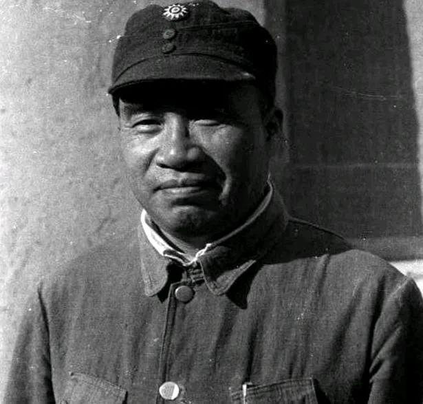 1937年，朱德听说四川老家遭遇旱灾，家里的状况非常不好，80多岁的生母和养母生