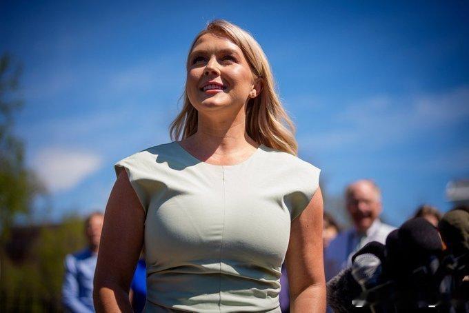 最新消息：白宫发言人卡罗琳·莱维特预计下周将迎来她的第二个孩子。在她产假期间，预