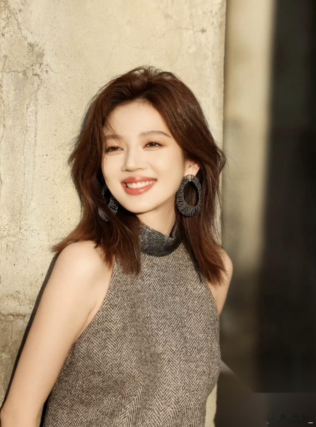 真不明白于 正为何不捧何瑞贤 她甚至都比白鹿好看 现在又被爆出有孩子，坐等 回应
