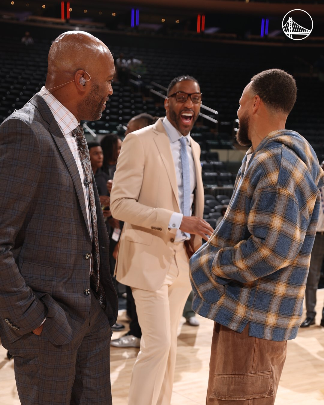 勇士vs尼克斯 勇士来到尼克斯主场麦迪逊广场花园球馆，库里和卡特、麦迪好友相聚！