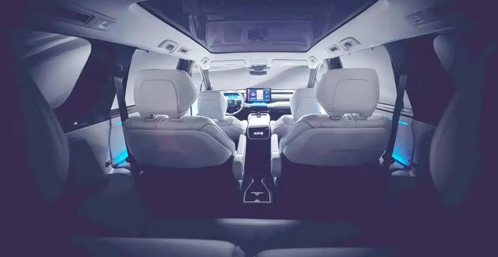 【纯电版汉兰达？丰田全新SUV内饰曝光，2月10日亮相】日前，丰田官方发布了旗下