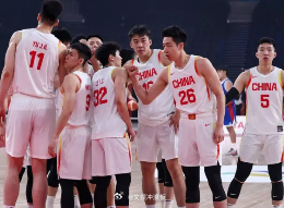 杨毅说中国篮球三年一反思 从乔尔杰维奇到郭士强，教练换了一茬又一茬。杨毅说两年一