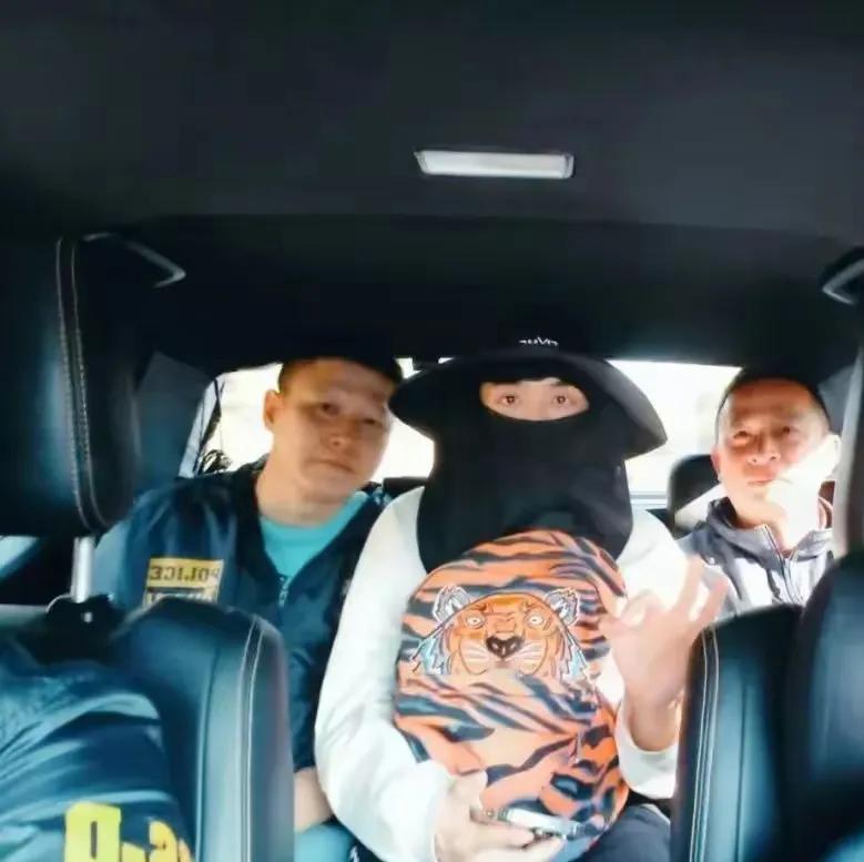 演员王星找到了，泰国人说安然无恙，还说要留下来看一下，但是有一个人开心坏了，那个