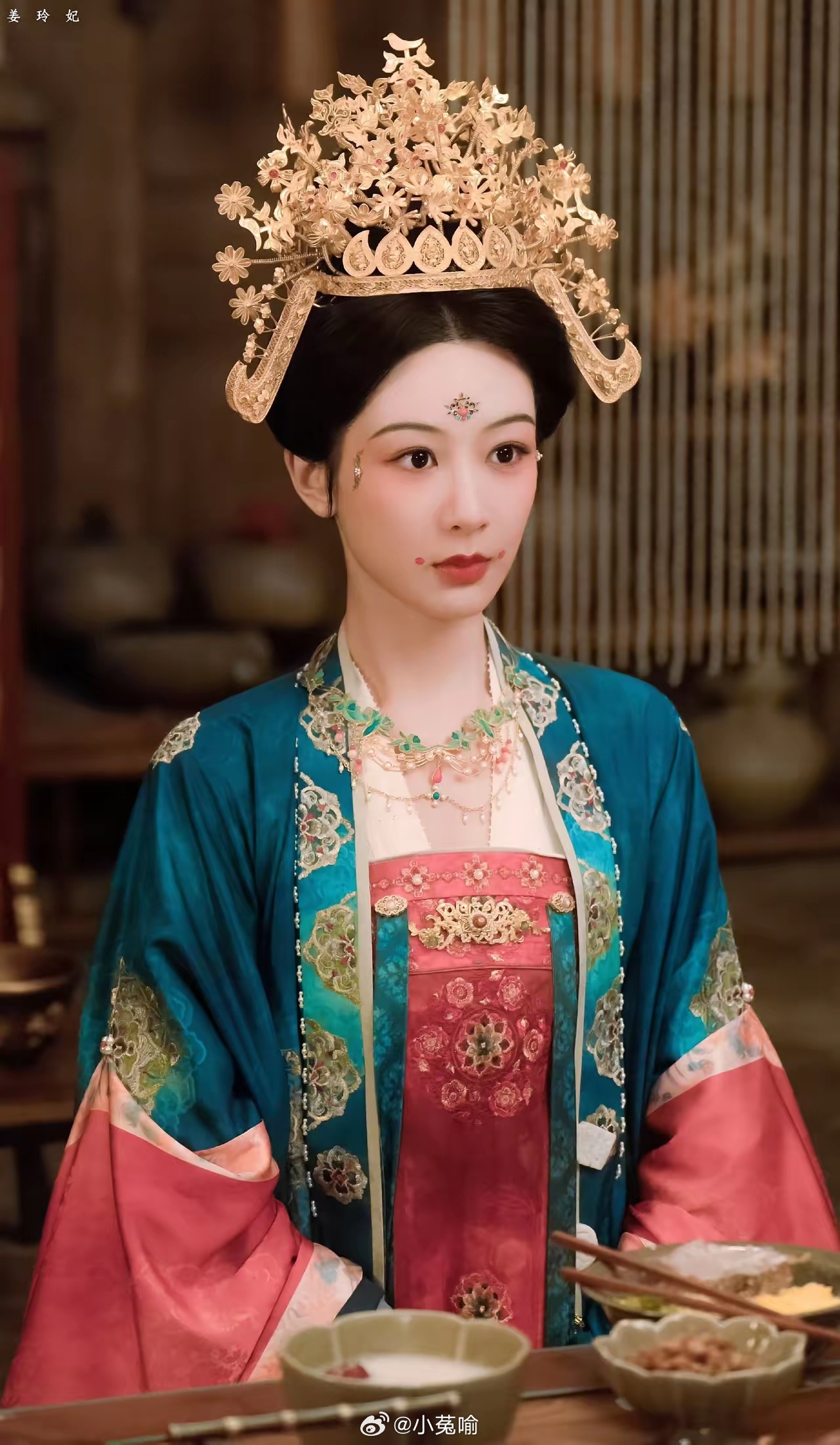 白鹿《莫离》新剧被指造型抄袭《国色芳华》，不看不知道，一看真的很像啊！ 