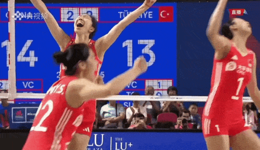 庄宇珊终于在香港站获得登场机会，她在中国女排对阵土耳其女排最后后两局局末阶段都被