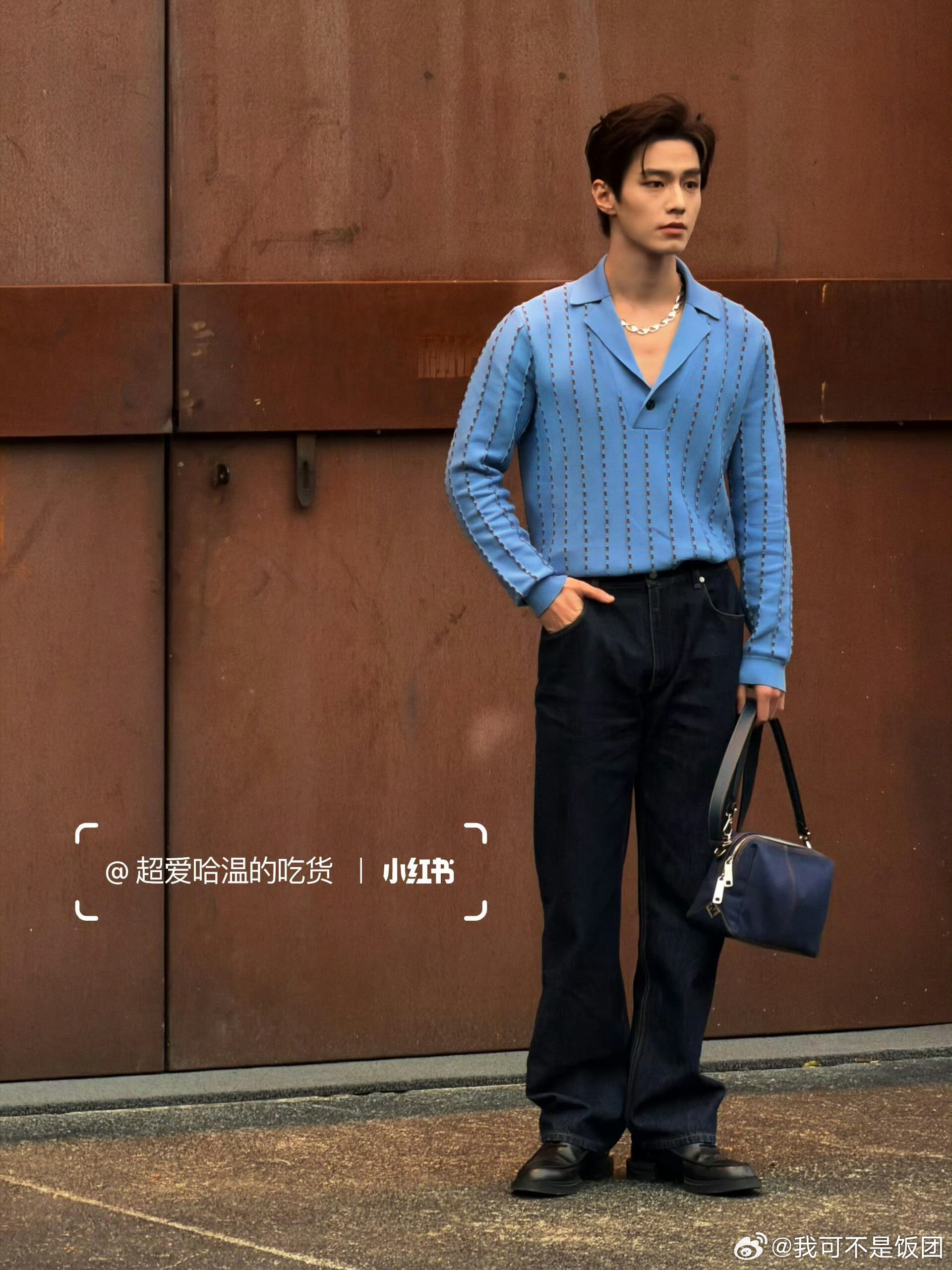 何与Fendi活动何与Fendi造型太可了！蓝色V领针织清爽帅气，露额头完全是阳