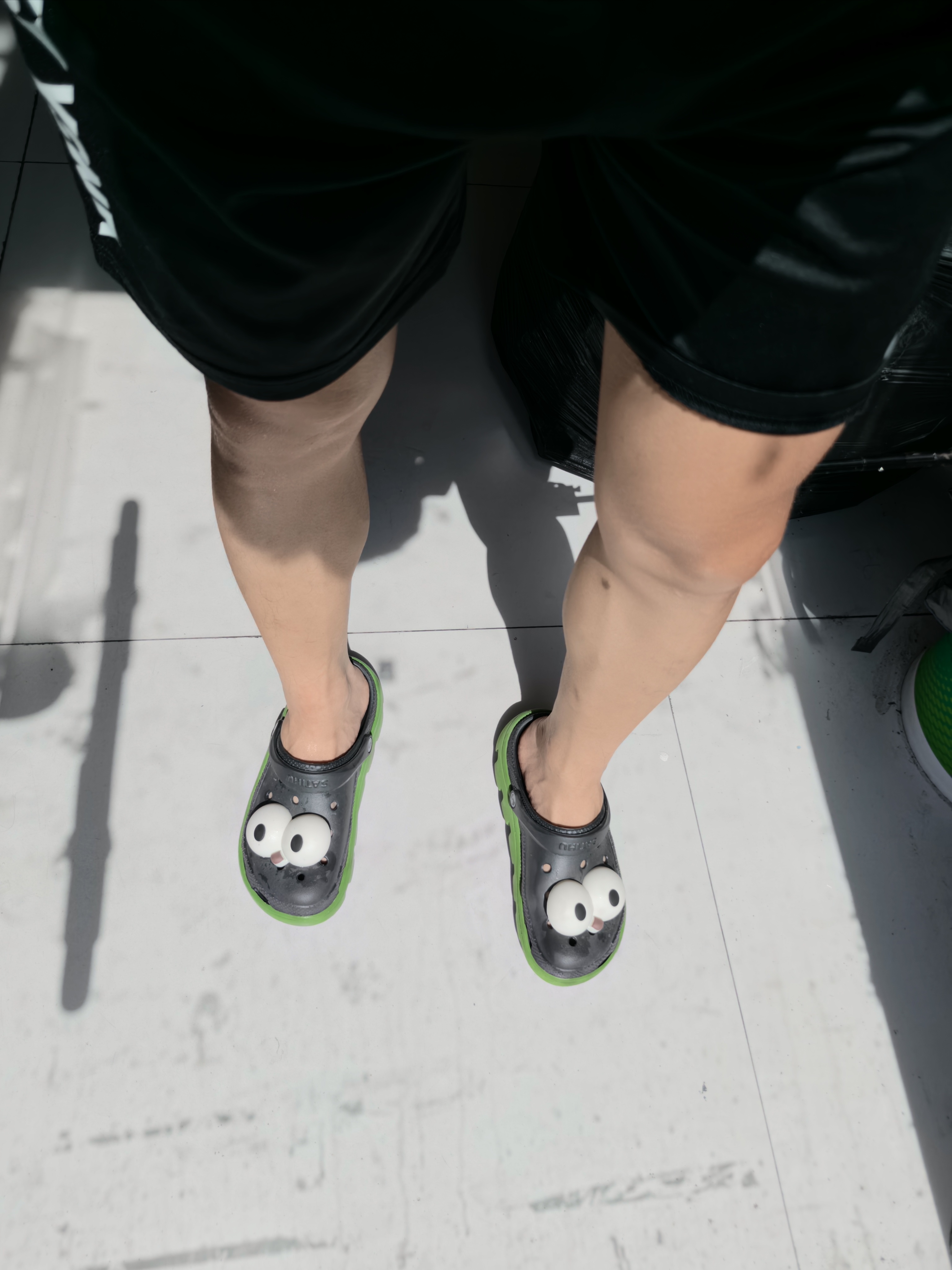 给我的洞洞鞋穿上眼睛 