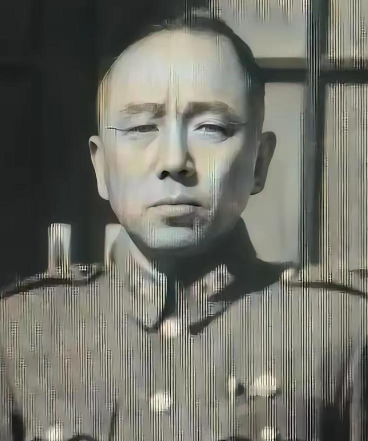 1940年，李守维在黄桥战役中溺水而死，好友冷欣便“强娶”了李守维的妻子马邦贞，