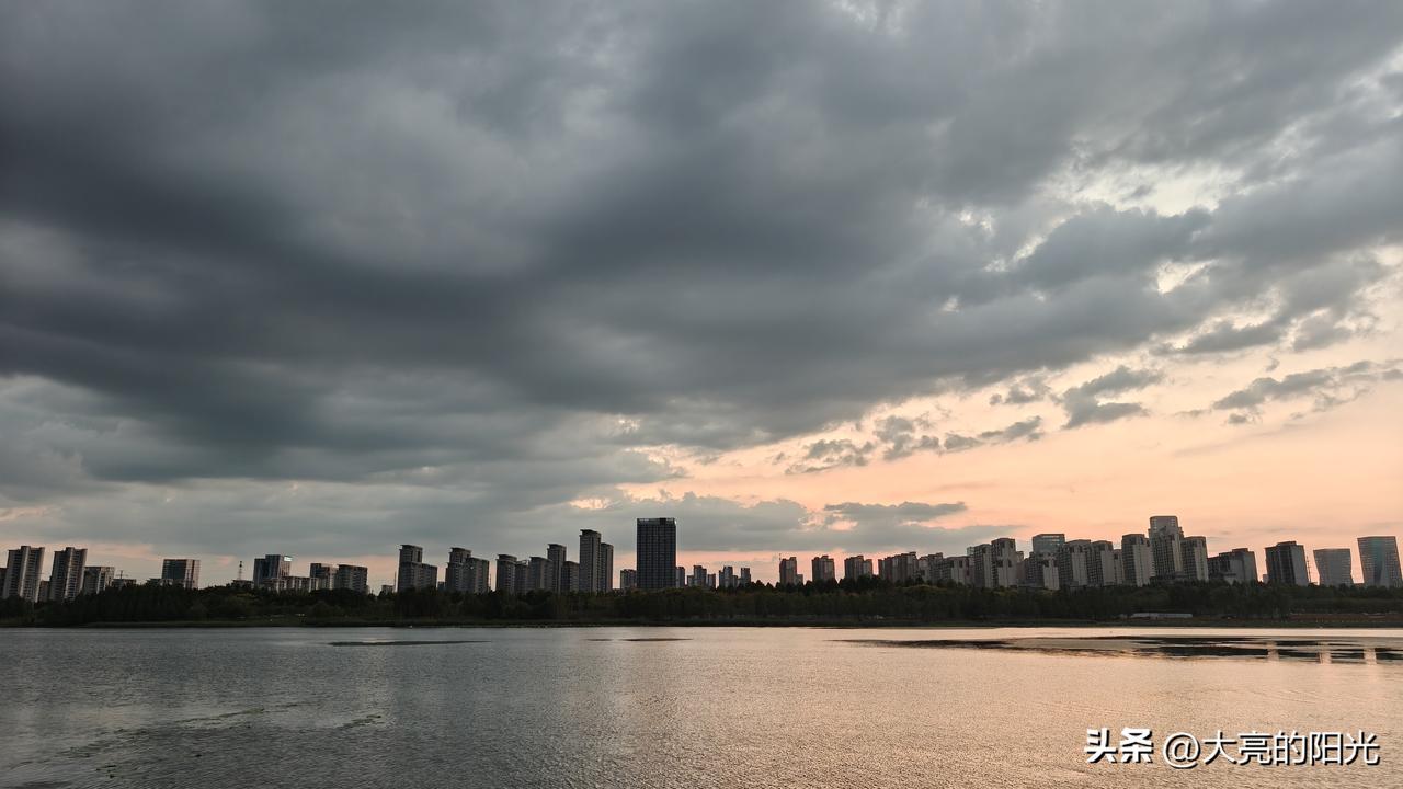胖东来以后将不再招员工，而是招学员，学制四年，学期满就算毕业了，还给发放合格证，