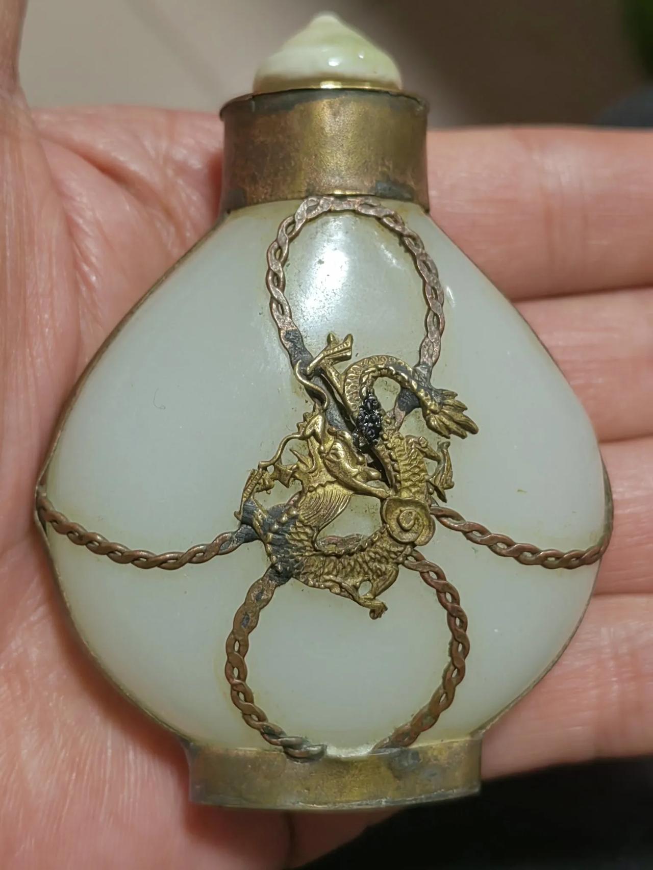 这也叫壶！年纪大了金就掉了，下边那个字怎么读？请朋友们指点一下！[祈祷][祈祷]