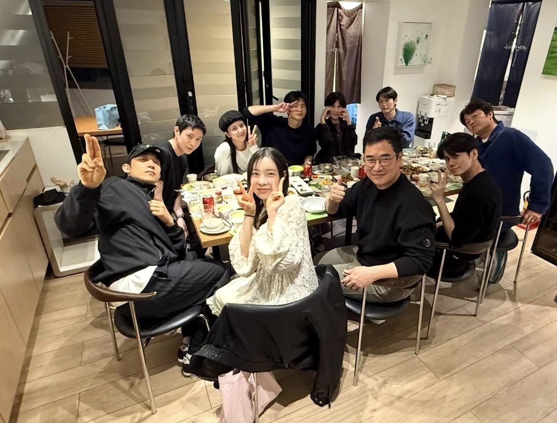 导演金正植在Instagram上更新了带有JISOO 标签的内容：“虚拟男友，现