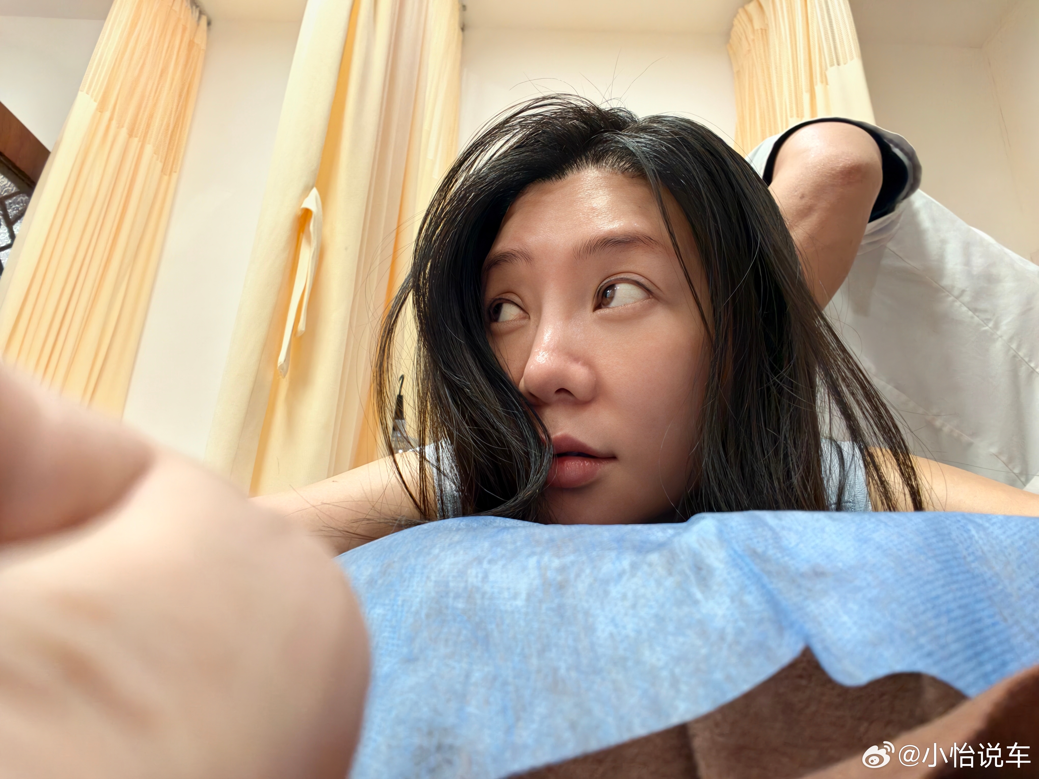 拖着病体出差工作，你们应该都没有看出来吧？因为我的照片拍的很开心！但其实拍岚图X