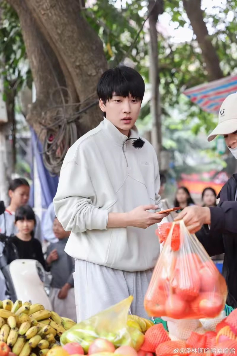 芒果主持人录综艺睡着亲爱的客栈吴泽林这哪是录综艺，明明是来体验极致打工人生活 