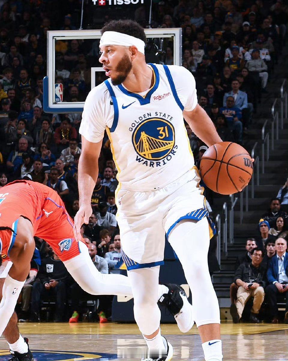 塞思·库里在勇士队首秀中表现出色🔥🎯 14 PTS🎯 6/7 FG🎯 2