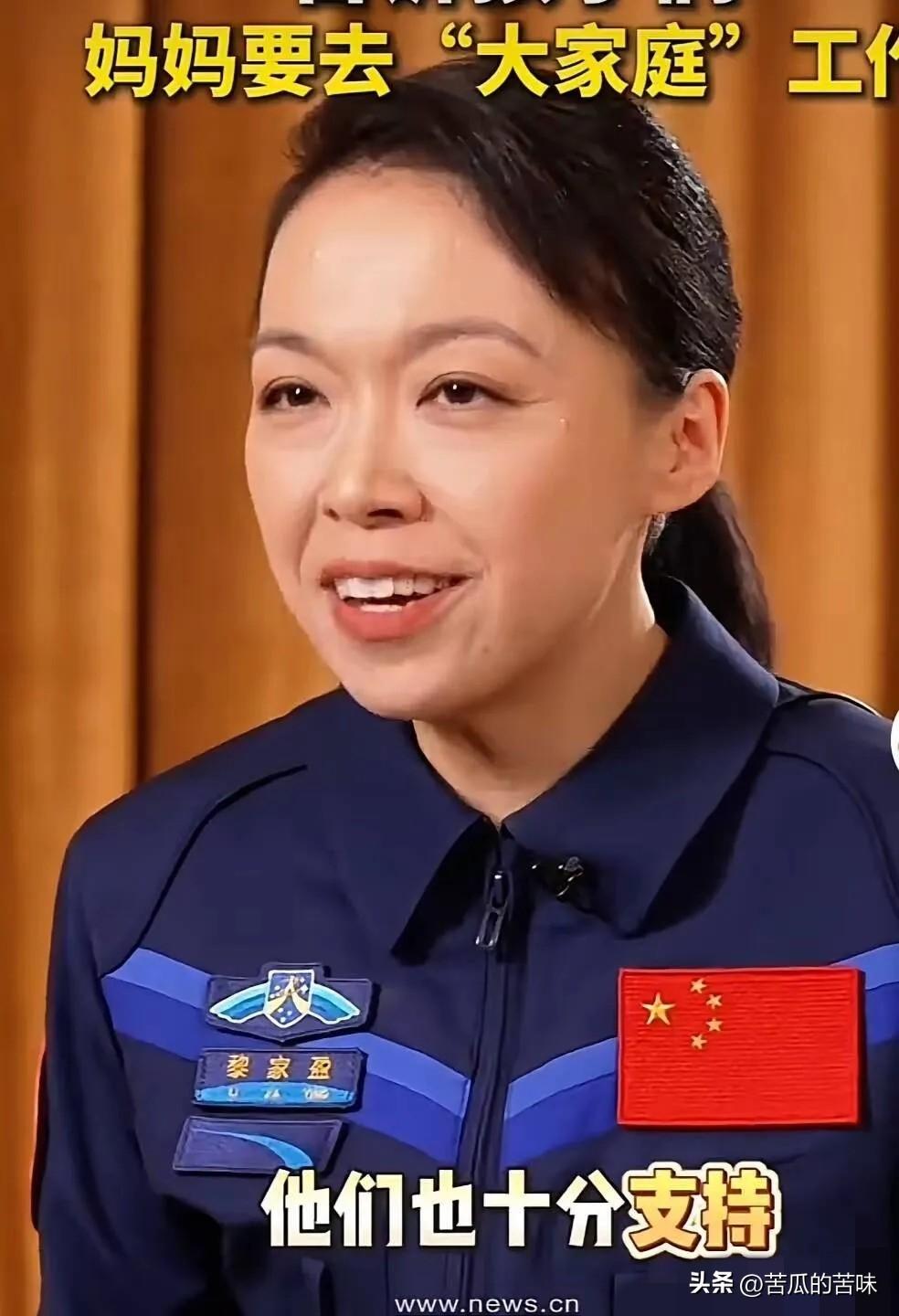 香港路政署高级工程师，在2024年突然辞去公职，带着11岁龙凤胎和9岁小女儿，举