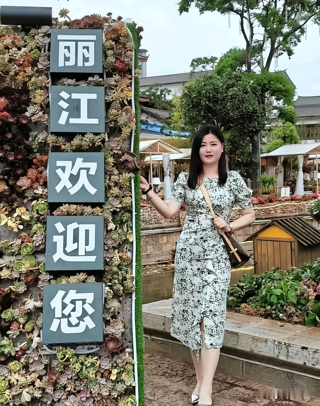 温柔自有力量，落落大方 风华模样你落落大方 碎花连衣裙