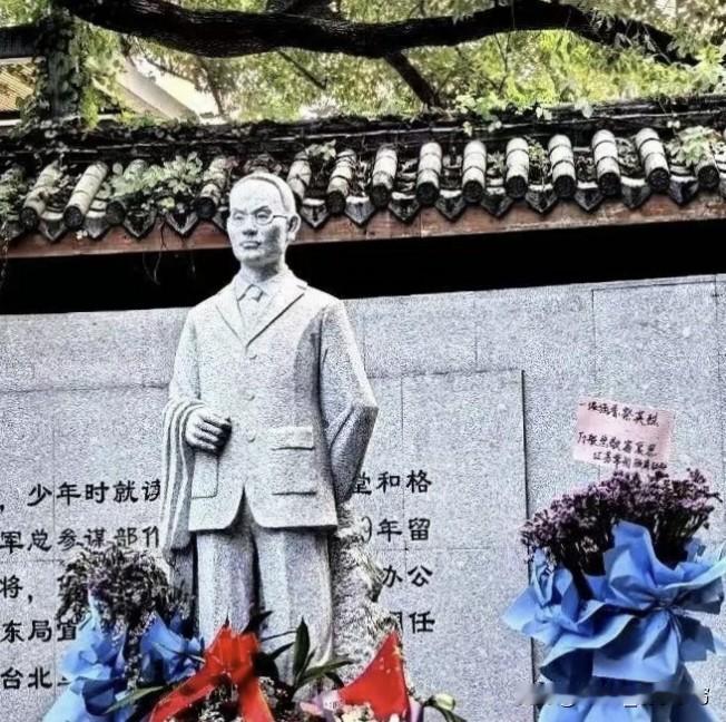 老蒋这也太狠了，

一句“你们判死缓，我就判你们死刑”，直接把三个审判长吓得魂都