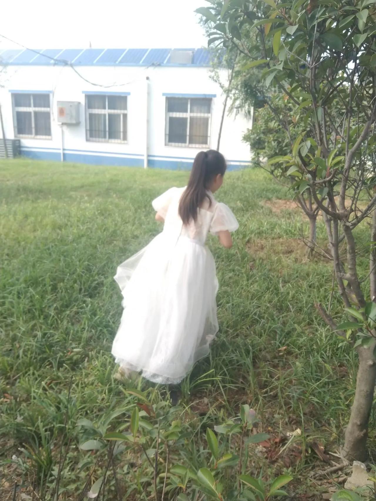 怎么样让自己保持快乐的心情想一直开心其实不用多复杂。少盯着别人的生活，不攀比，自