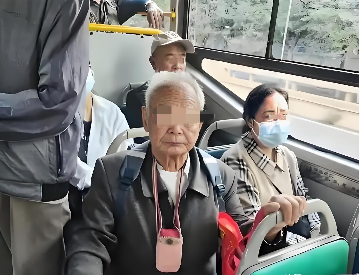 上海公交上老人突然倒下，

没买票算不算乘客？

司机到底该不该负责？

那天早