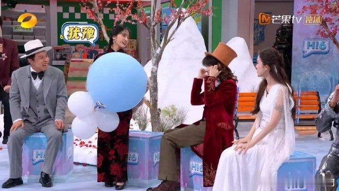 沈月绝对爱女的一集你好星期六沈月沈月的心理素质也太好了吧！被七八个嘉宾围着 “围