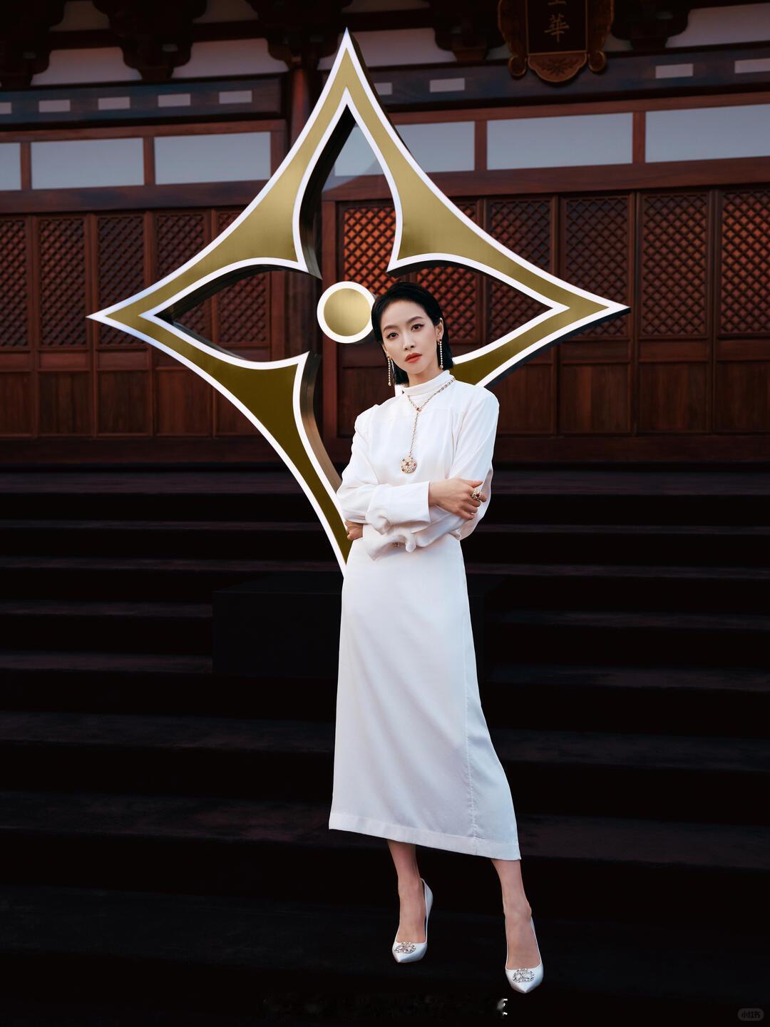 宋茜亮相LV杭州高珠展路易威登官方认领大片，上身Louis Vuitton Aw