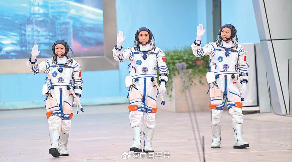 【乘舟向天宫 逐梦揽星河——神舟二十三号载人飞行任务乘组出征侧记】“霓裳曳广带，