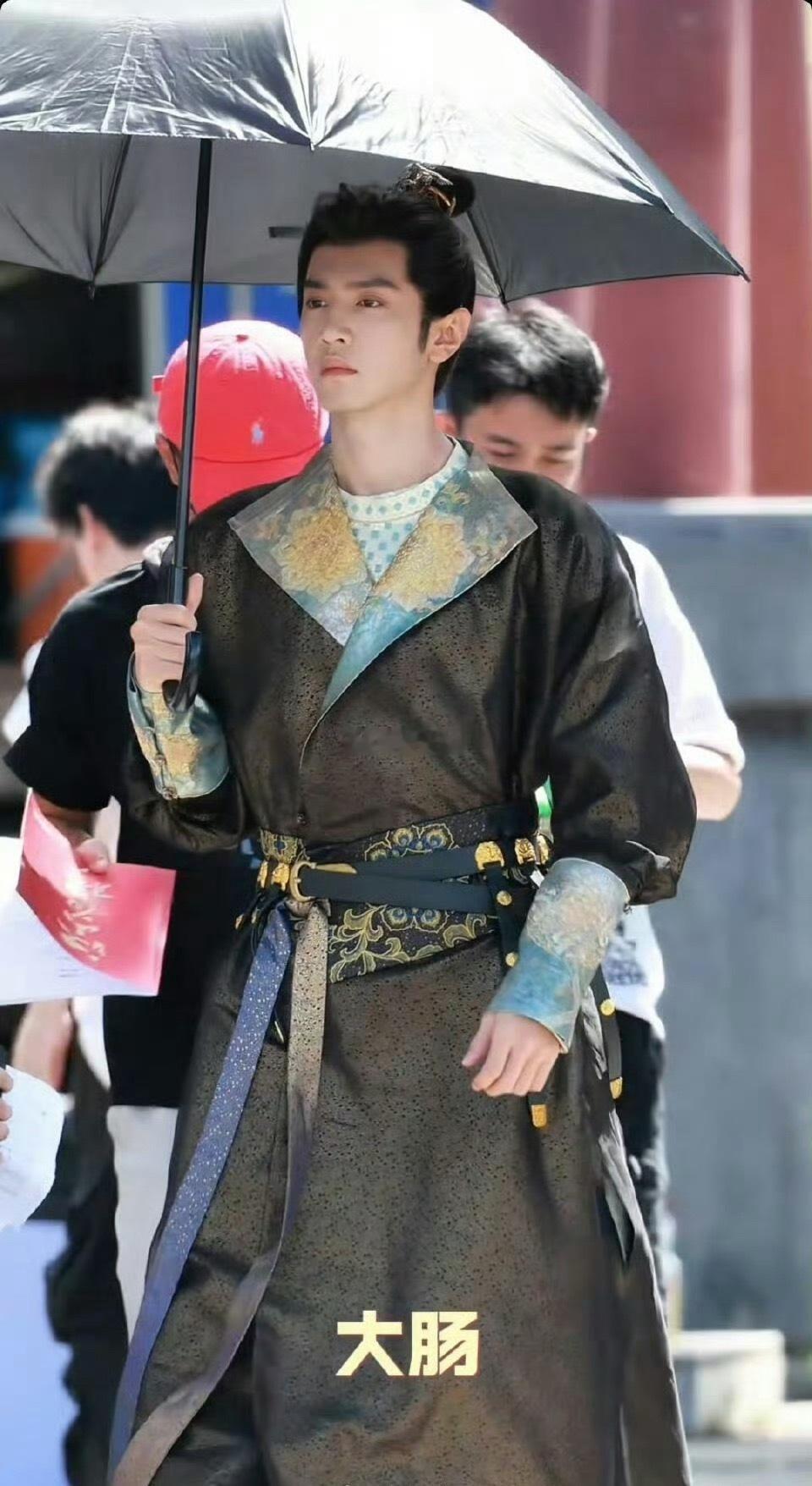 陈哲远和吴谨言江山为聘妆造出来了都是代拍生图，服装还可以吧？ ​​​
