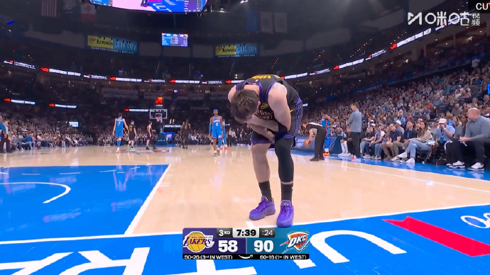 都歇吧！别打了！伤不了一点的！洛杉矶湖人湖人vs雷霆