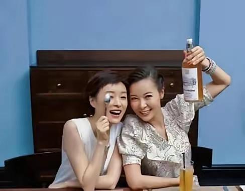 单身的吴越和柯蓝凑在一块，就替她们俩担心一件事！如果她们俩需要异性跟她们一起玩俄