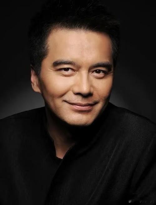 许亚军被曝在美国挺感慨的。何晴老师是唯一演全四大名著的女演员啊！《西游记》《红楼