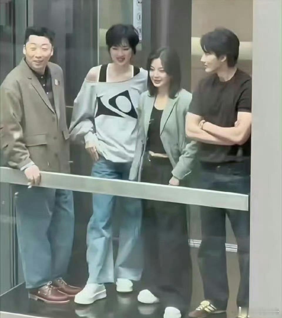 华为千金居然那么高，姚安娜感觉有一米八了！如果没有走演员这条路选择去当模特是不是