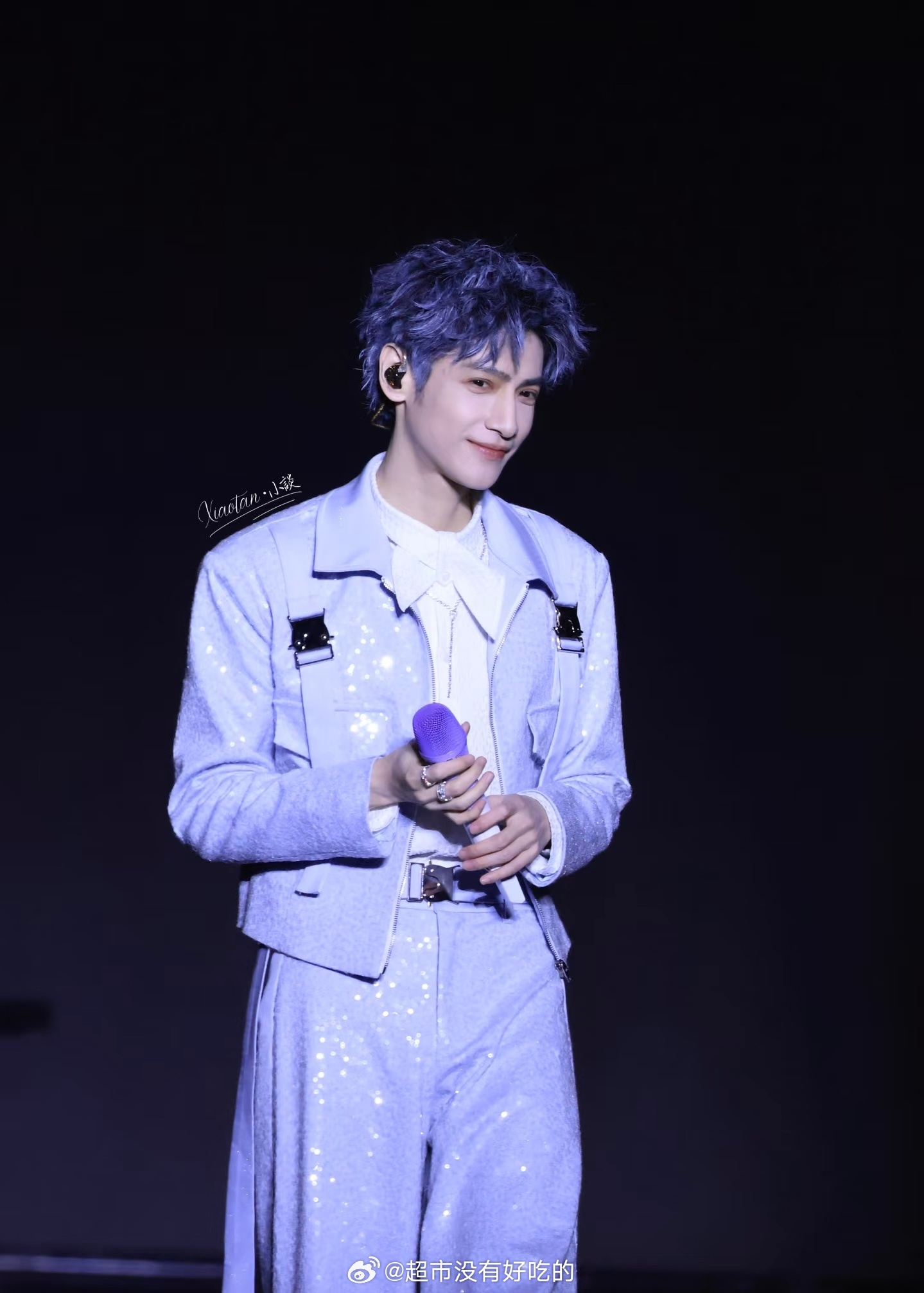 薯上看到的一组罗云熙斑马音乐节生图作者直接原图直出，根本不用修妈生脸还是太权威了