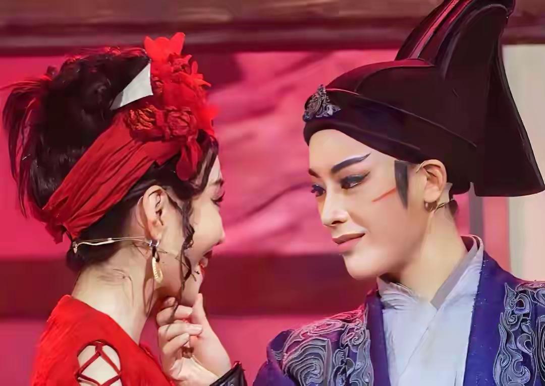 陈丽君和李云霄，什么缘什么份，从越剧舞台到武侠片大屏幕，一个被叫老公姐，一个被叫