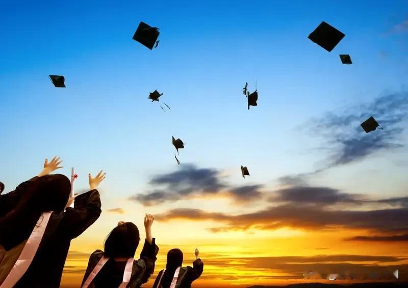 网上那个网友投票的人生十大遗憾排行很扎心。排第一的是未能珍惜年少考入好大学，有8