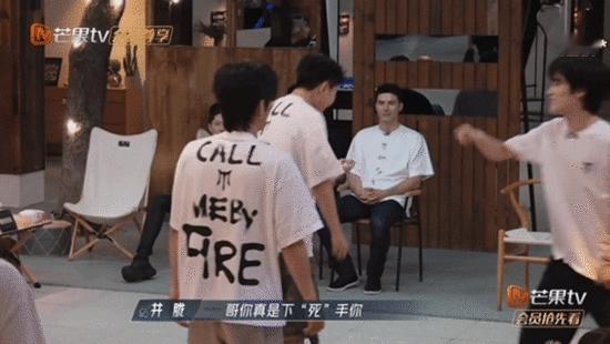 #井胧被李泽锋薅头发薅到哇哇叫#井胧：我只是想安静地唱个歌，怎么就成了“壮壮妈”