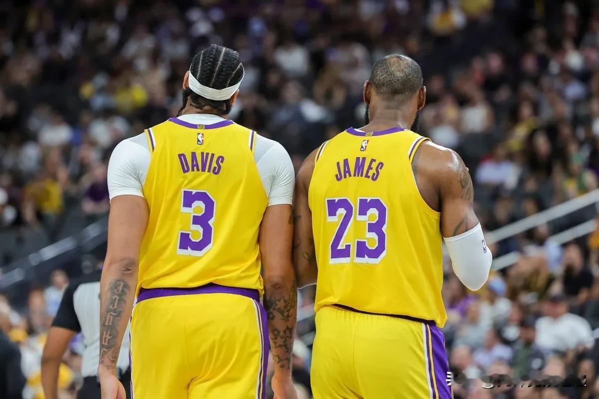 ▪️勒布朗·詹姆斯和安东尼·戴维斯在同一赛季打进𝟲𝟱场比赛……这是他们与湖人