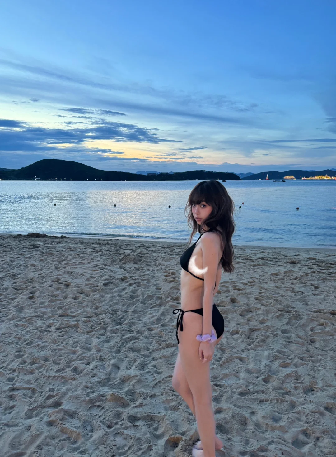 B*TCH AND BEACH