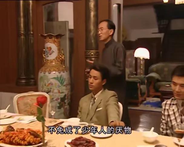 这么大的瓶子到底干嘛用的？难道就只是为了观赏吗？

放屋里未免占位置还积灰。
#