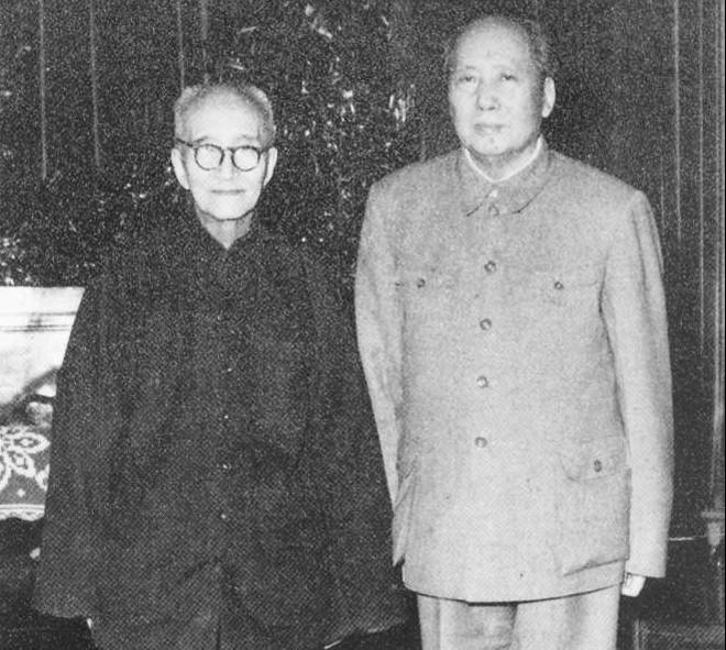 1963年冬，著名的民主人士章士钊，接到了毛主席委托秘书送来的2000元钱。秘书
