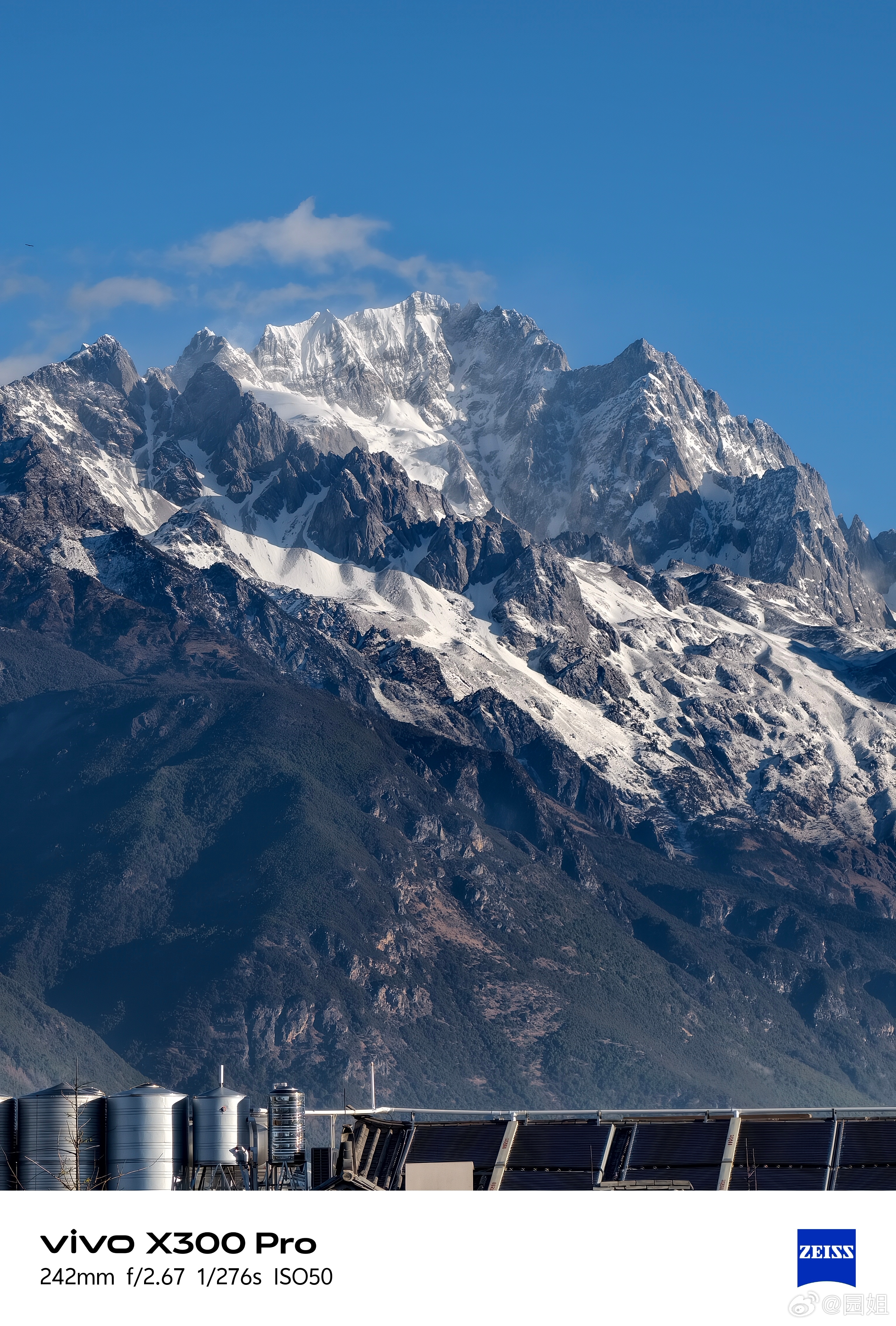 今天的玉龙雪山太美了，清晰可见，群里一大群博主都等着拍日照金山，一个个太卷了