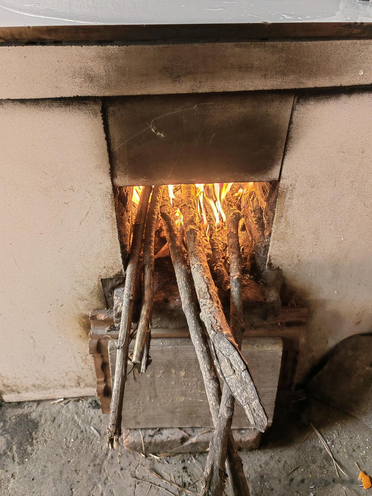 今天除夕，祝大家除夕快乐！日子越过越红火！