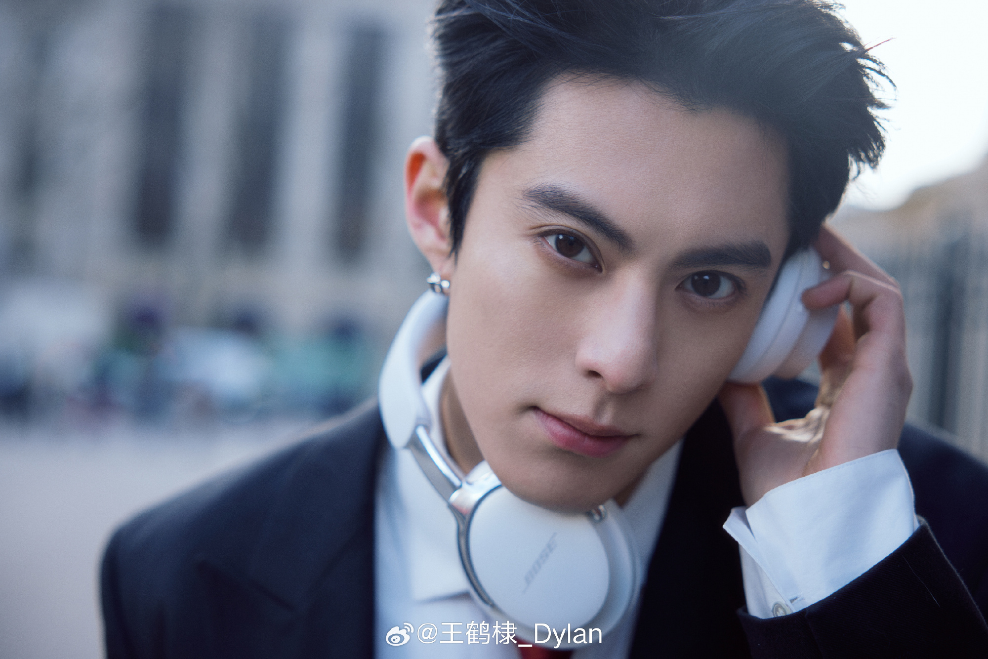 王鹤棣出道8周年大片王鹤棣影视商务实绩八周年荣光加冕！王鹤棣以影视实绩圈粉，凭商