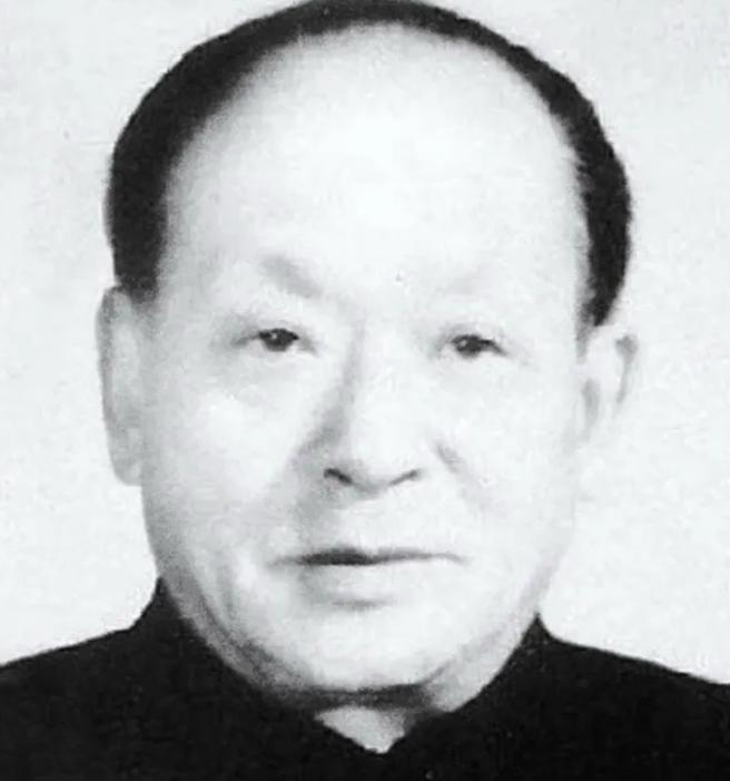 1952年，王盛荣因为贪污巨款，被判死刑，谁知此事传到毛主席耳中时，毛主席却怒道
