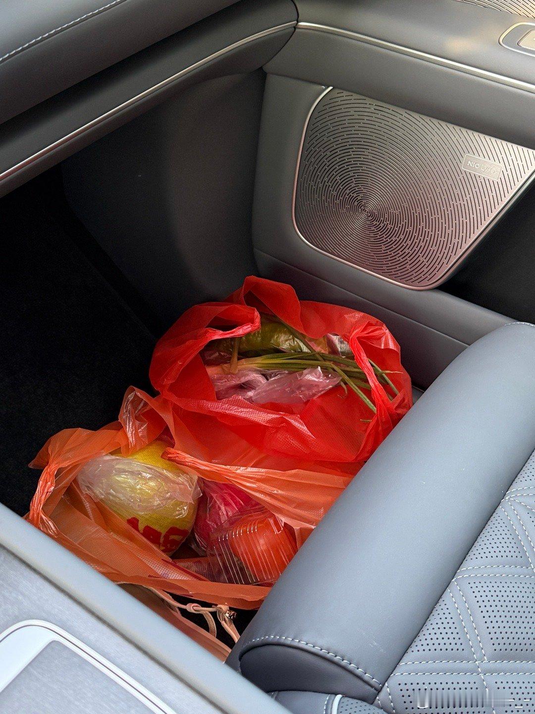 去买菜ō͡≡o档口老板说，靓女你这买菜车这么大啊，充电的吗我：换电的嘻嘻😁欧尼