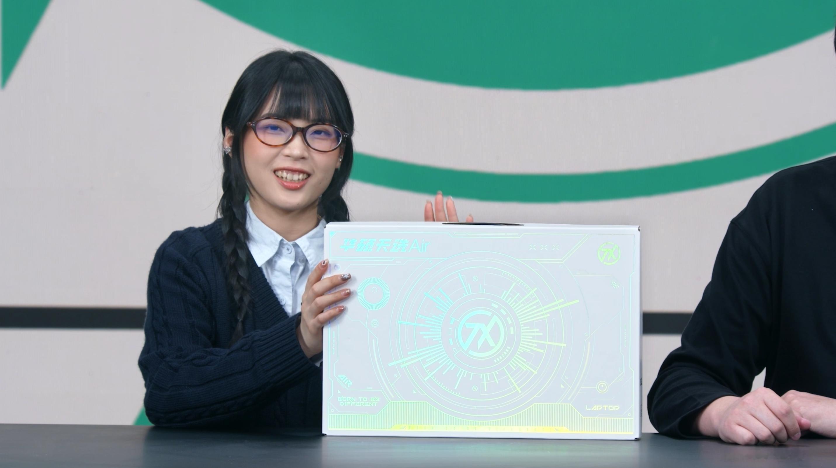 华硕天选Air 2025真机开箱：1.46kg/1.69cm机身，铝合金机身+钻