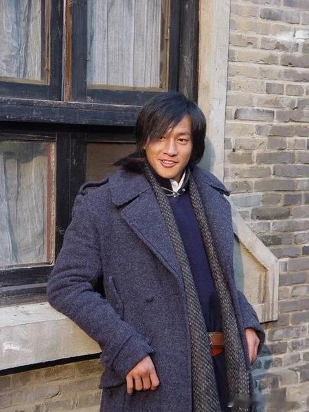 2004年《中华英雄》，主演何润东、秦岚 